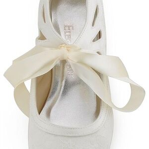 Elegant White Lace Bow Shoes